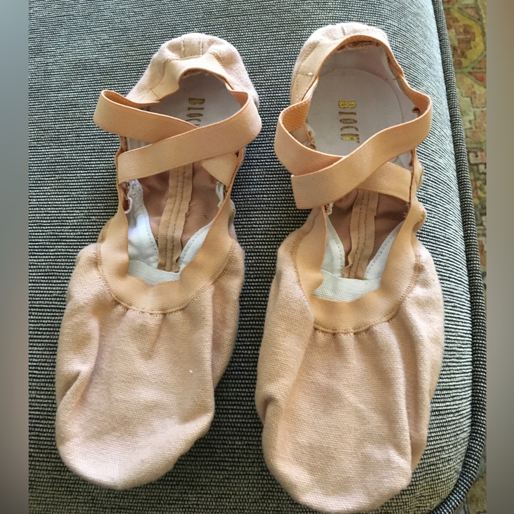 Bloch 6 1/2 B ballet shoes, NWOT, pink